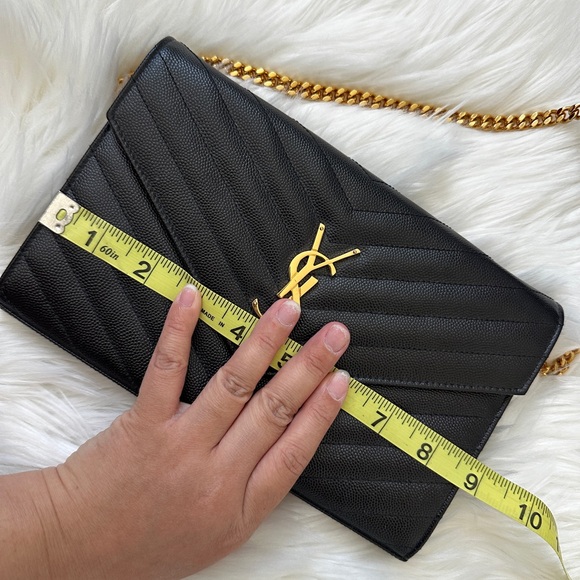 Saint Laurent Grain de Poudre Envelope Wallet on Chain - Picture 3 of 15